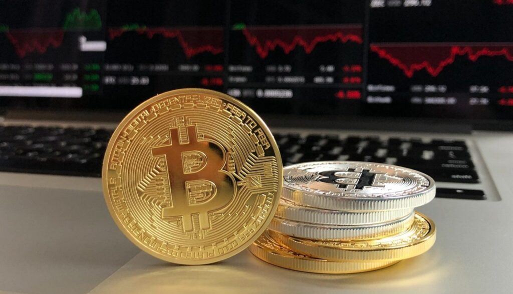 JUST IN : Bitcoin Over Country? Peter Schiff Thinks Trump’s Priorities Are Off